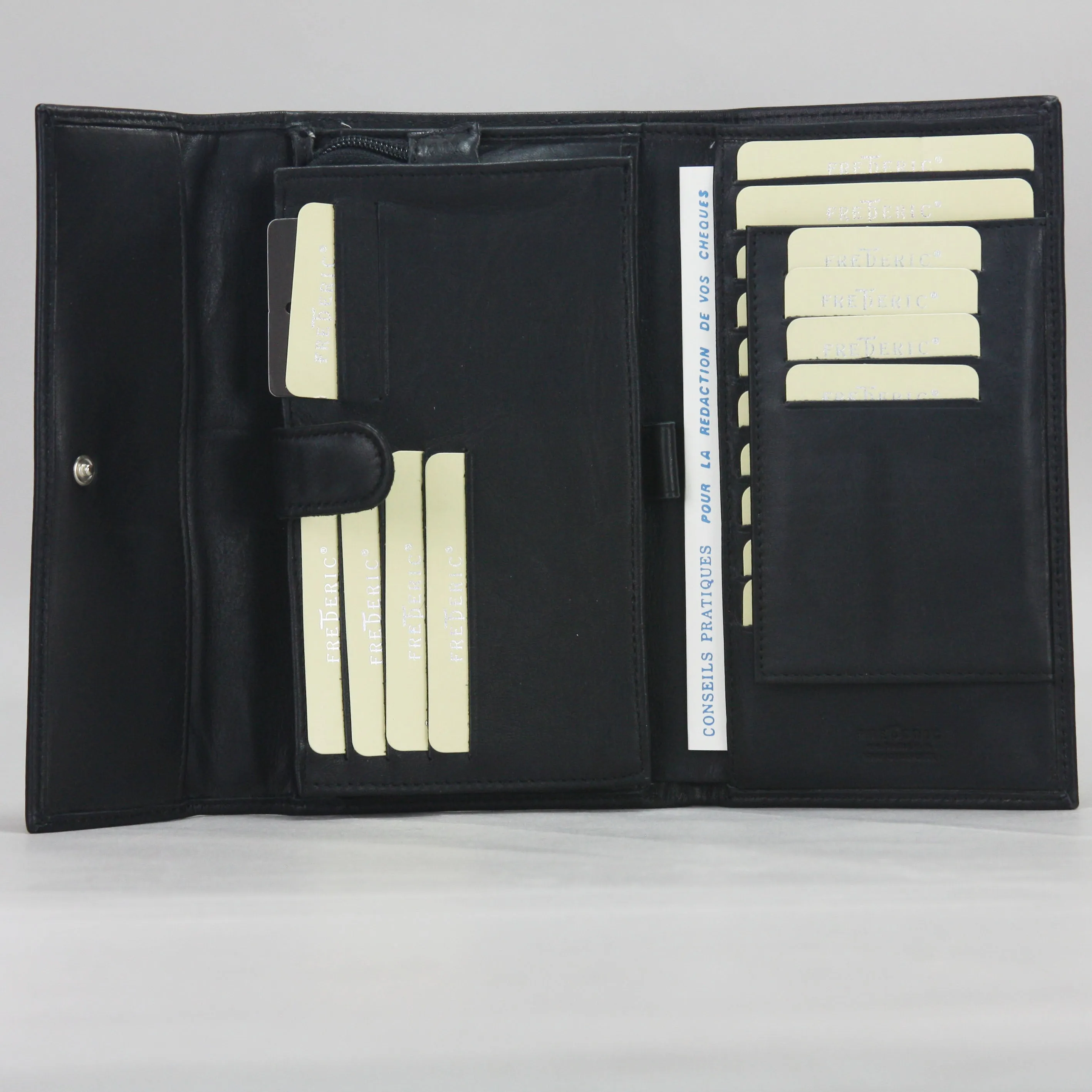 588952 - Black