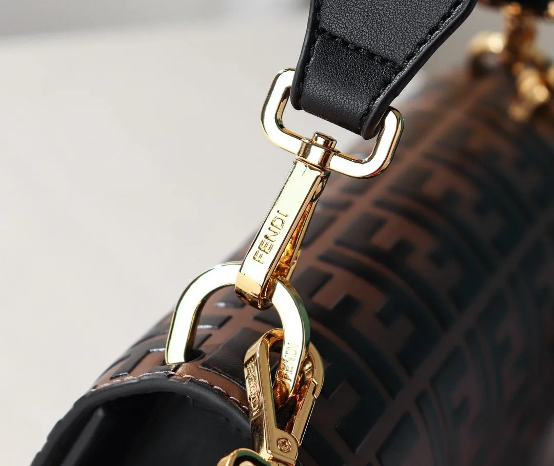EN   Designer bags by Fendi 072
