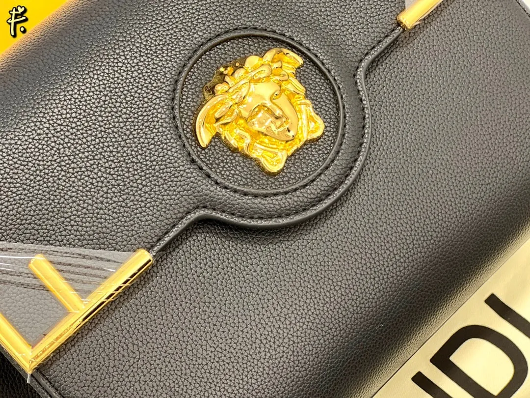 EN   Designer bags by Fendi 246